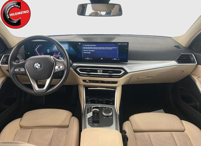 
								BMW 330 i xDrive Touring full									