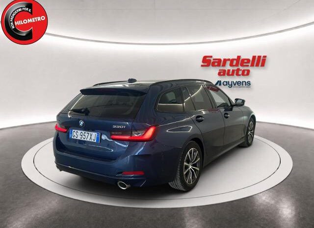 
								BMW 330 i xDrive Touring full									