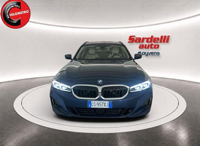 
								BMW 330 i xDrive Touring full									