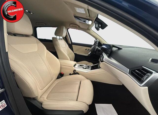 
								BMW 330 i xDrive Touring full									