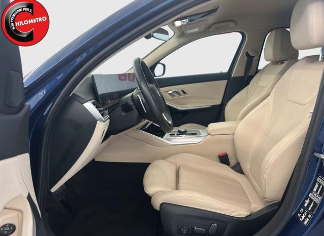 
								BMW 330 i xDrive Touring full									