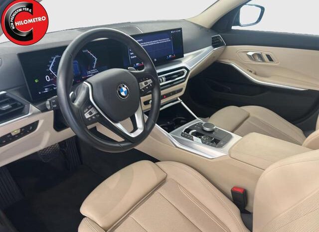 
								BMW 330 i xDrive Touring full									