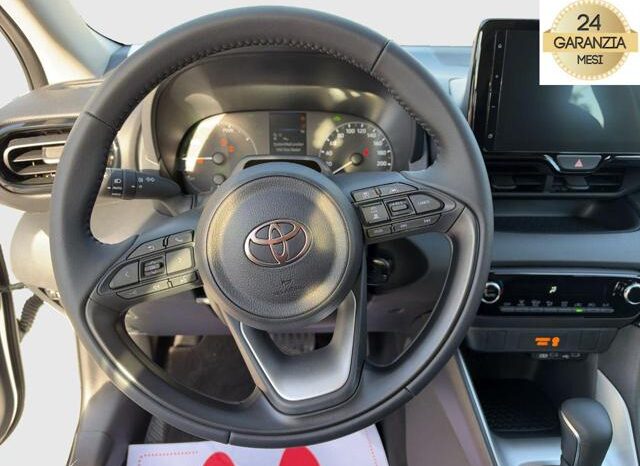 
								TOYOTA Yaris 1.5 Hybrid 5 porte Active KM 0 full									