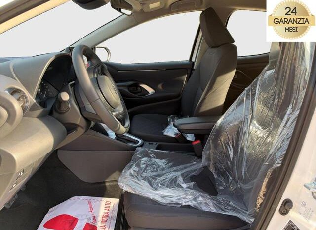 
								TOYOTA Yaris 1.5 Hybrid 5 porte Active KM 0 full									